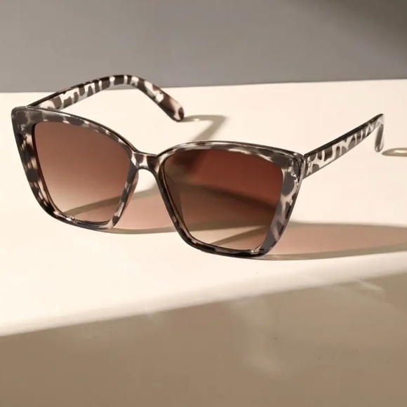 Luxe tortoiseshell cat eye sunglasses - Picture 11 of 11